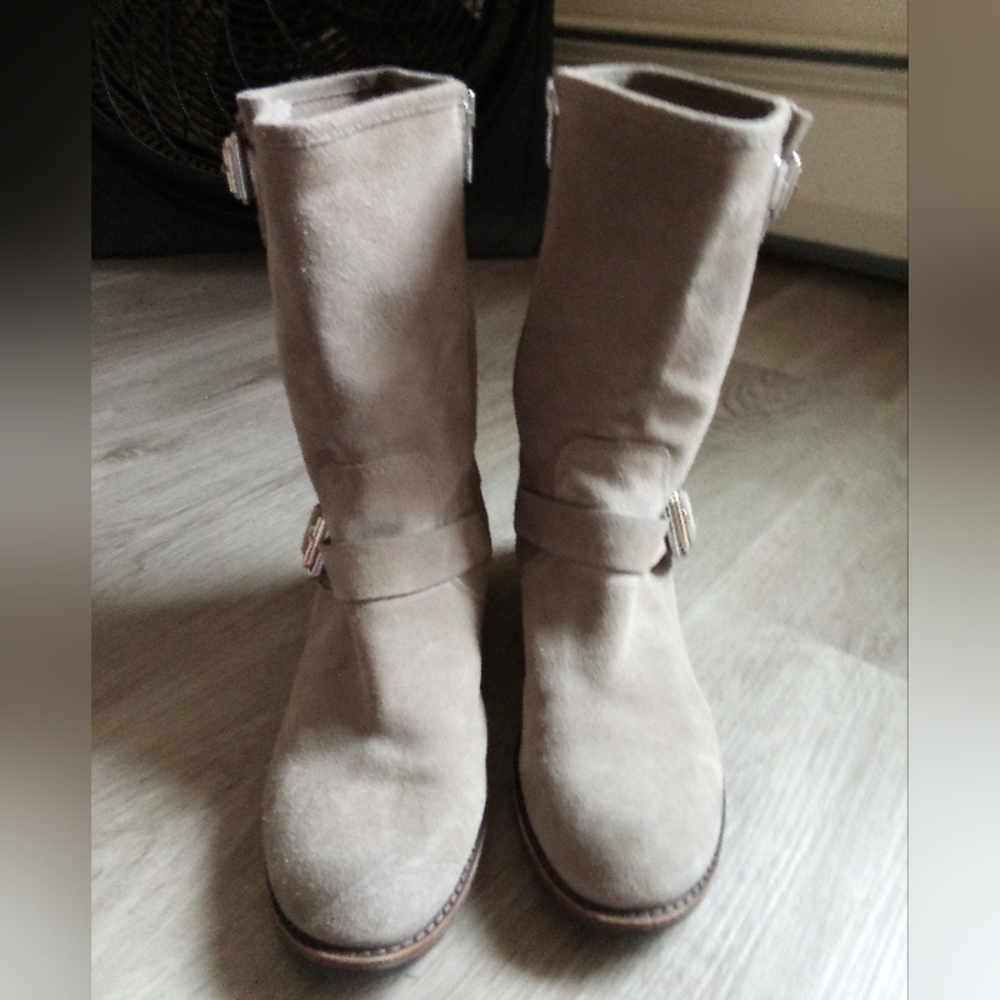 NWOB Vincent Camuto Women's Gray Suede Moto Boots W Silver Buckle Size 8